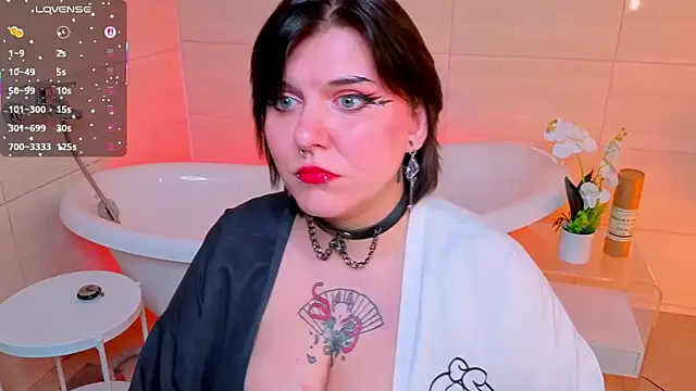 bluelunaray online show from 11-18-25, 10:09