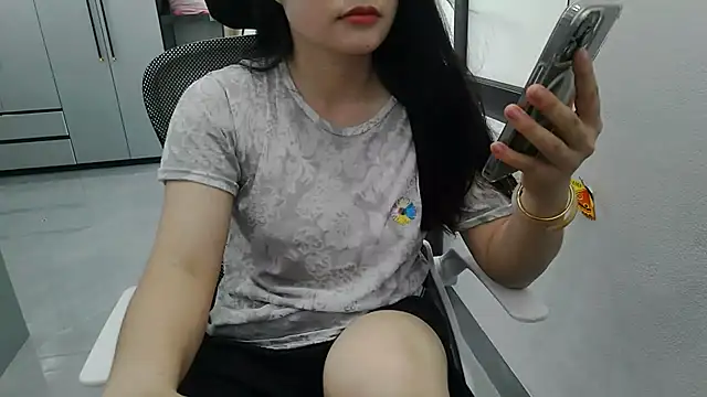 Emachiii online show from 05-14-26, 01:12