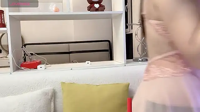 LunaDeVaal online show from 04-23-26, 12:29