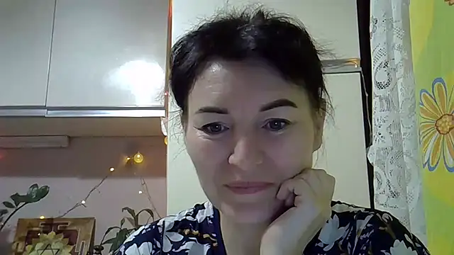 Krystal 82 online show from 10-31-25, 05:08