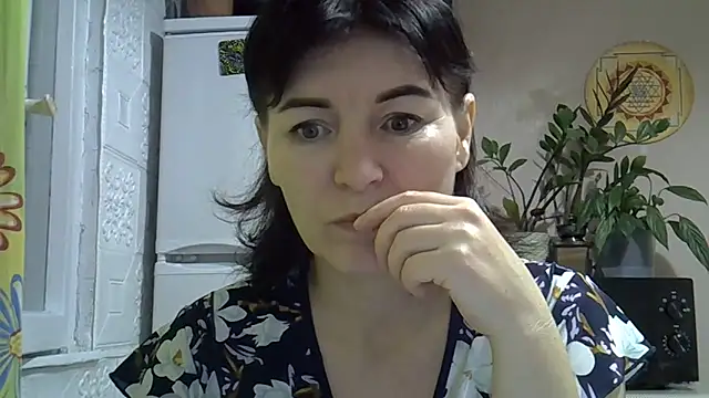 Krystal 82 online show from 11-14-25, 04:28