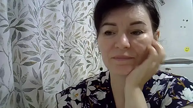 Krystal 82 online show from 12-20-25, 03:57