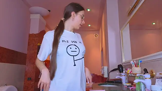 Real cutie1 online show from 12-18-25, 01:50