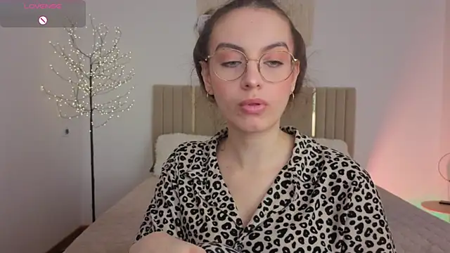 Real cutie1 online show from 05-18-26, 01:06
