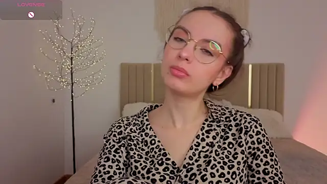 Real cutie1 online show from 05-19-26, 12:44