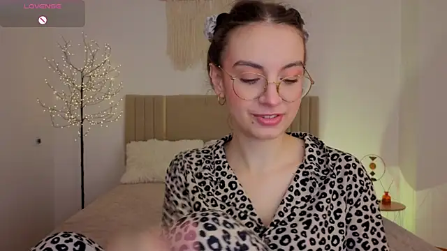 Real cutie1 online show from 05-23-26, 01:04