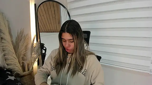 Rachell criss online show from 10-28-25, 04:05