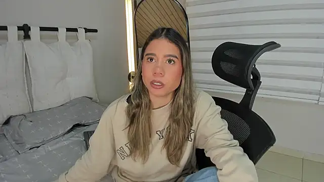 Rachell criss online show from 11-28-25, 04:04