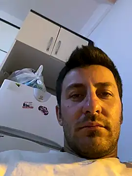 Snapshot of emredenizz07 chatting on 10-07-25, 05:10 emredenizz07 online show from 10-07-25, 05:10