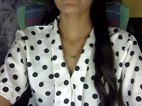 Snapshot of zara_Khan0 chatting on 10-22-25, 03:45 zara Khan0 online show from 10-22-25, 03:45