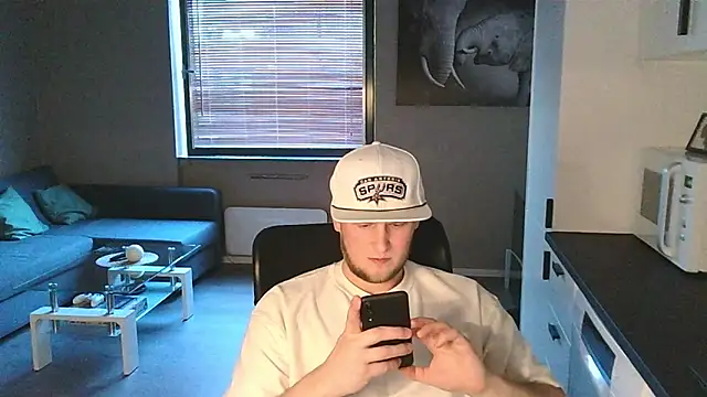 Snapshot of Dartanjanas13 chatting on 09-12-25, 04:18 Dartanjanas13 online show from 09-12-25, 04:18