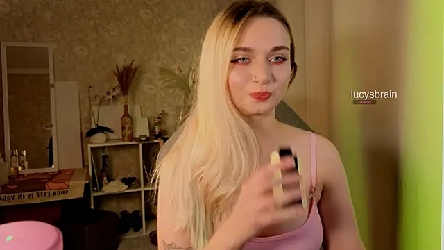 Snapshot of Lucyinthesheets chatting on 10-23-25, 06:06 Lucyinthesheets online show from 10-23-25, 06:06