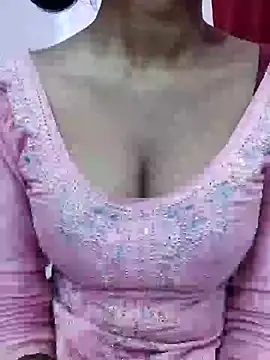 Snapshot of Reeta-rani chatting on 10-07-25, 04:31 Reeta-rani online show from 10-07-25, 04:31