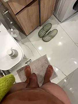 Snapshot of Mrdim26 chatting on 11-08-25, 12:11 Mrdim26 online show from 11-08-25, 12:11