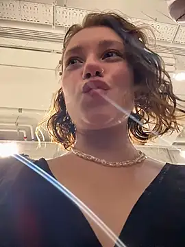 lucy-joy online show from 10-05-25, 11:41