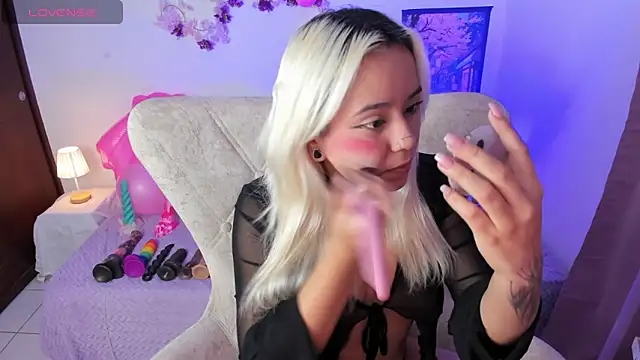 Nataliahenao69 online show from 04-11-26, 02:38