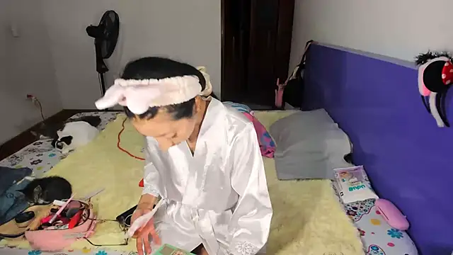 Anais lux online show from 04-15-26, 11:38