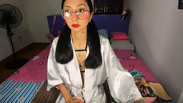 Anais lux online show from 05-17-26, 11:56
