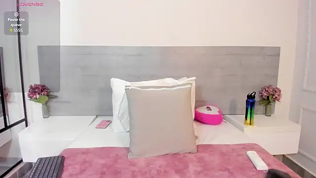 sunnyWhitee online show from 09-16-25, 07:04