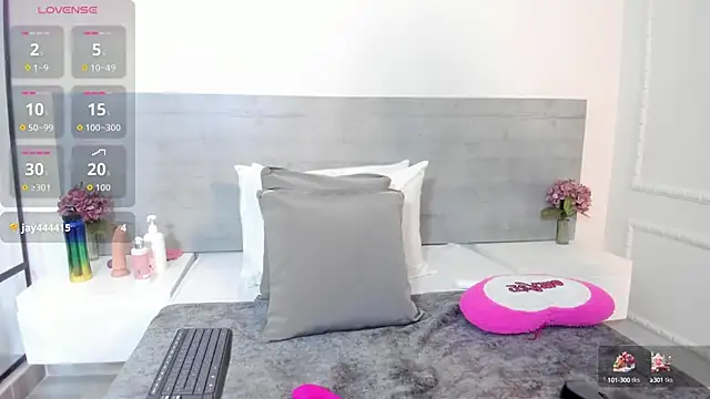 sunnyWhitee online show from 09-24-25, 07:17