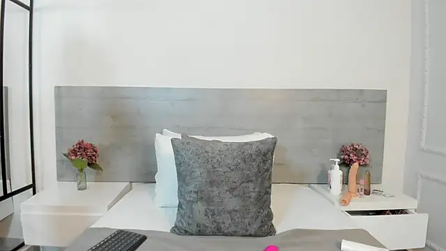 sunnyWhitee online show from 10-11-25, 07:12