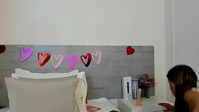 sunnyWhitee online show from 02-12-26, 07:09