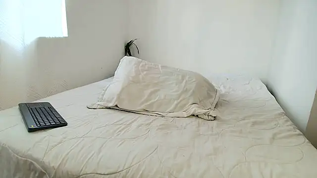 IsaXander743 online show from 02-11-26, 06:57