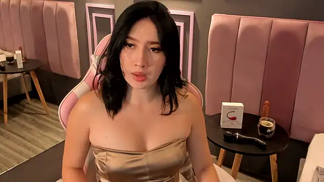 Snapshot of Skyyle_ chatting on 05-16-26, 01:32 Skyyle online show from 05-16-26, 01:32
