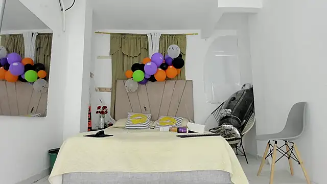 Lady miss    online show from 10-27-25, 11:47