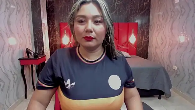 LatinaHoleQueen online show from 05-16-26, 02:05
