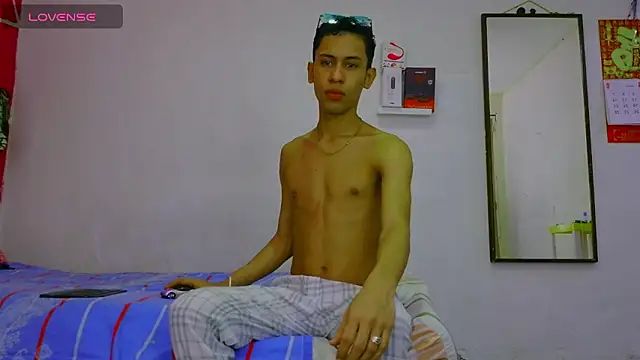 Snapshot of dylan_apol0 chatting on 03-09-26, 02:15 dylan apol0 online show from 03-09-26, 02:15