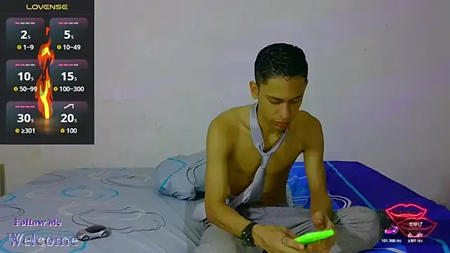 Snapshot of dylan_apol0 chatting on 04-21-26, 02:15 dylan apol0 online show from 04-21-26, 02:15