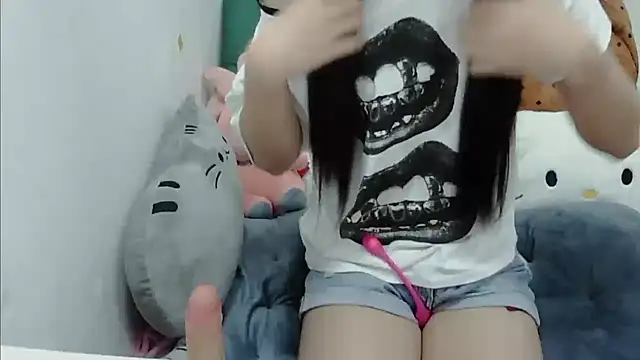 Snapshot of BabyPanda33 chatting on 11-18-25, 11:47 BabyPanda33 online show from 11-18-25, 11:47