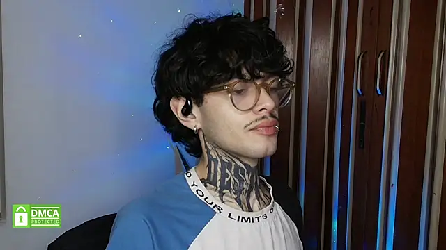 Snapshot of Mihail_leroy chatting on 02-01-26, 04:00 Mihail leroy online show from 02-01-26, 04:00