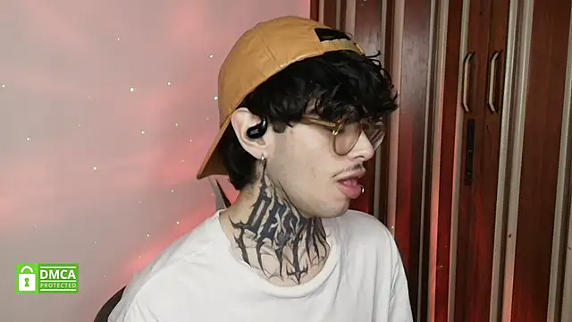 Snapshot of Mihail_leroy chatting on 02-05-26, 05:34 Mihail leroy online show from 02-05-26, 05:34