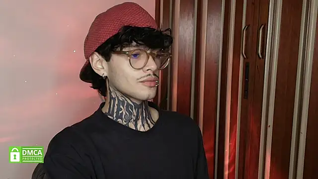 Snapshot of Mihail_leroy chatting on 02-06-26, 03:22 Mihail leroy online show from 02-06-26, 03:22