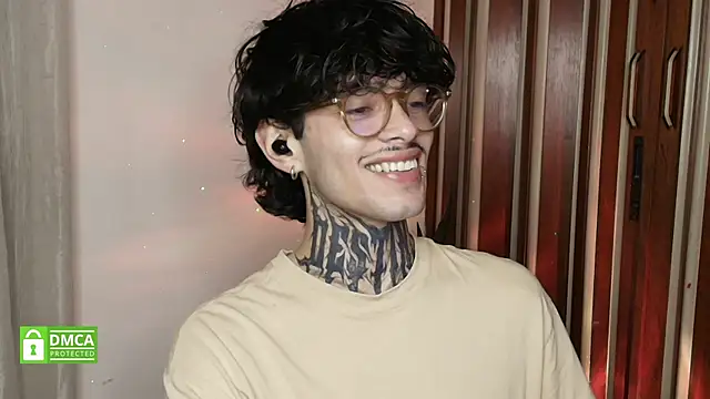 Snapshot of Mihail_leroy chatting on 02-25-26, 12:53 Mihail leroy online show from 02-25-26, 12:53