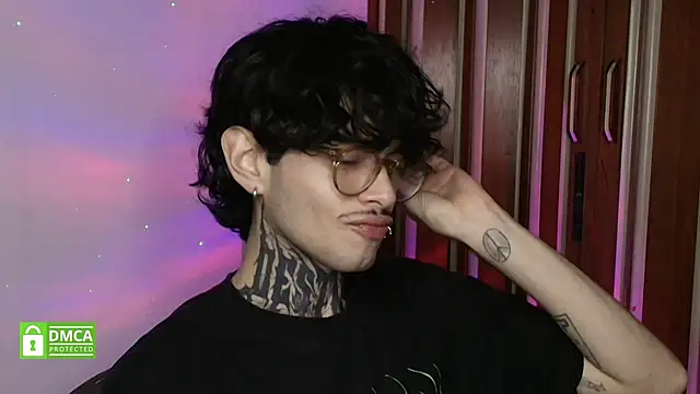 Snapshot of Mihail_leroy chatting on 02-26-26, 02:32 Mihail leroy online show from 02-26-26, 02:32