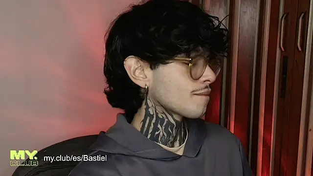 Snapshot of Mihail_leroy chatting on 03-21-26, 01:54 Mihail leroy online show from 03-21-26, 01:54