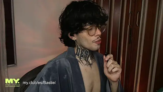 Snapshot of Mihail_leroy chatting on 03-25-26, 11:22 Mihail leroy online show from 03-25-26, 11:22