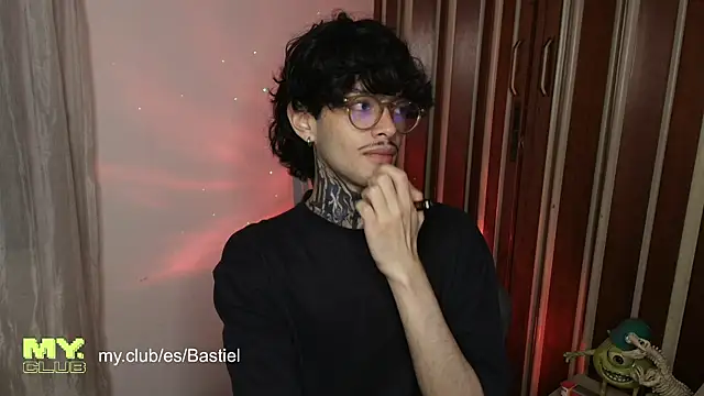 Snapshot of Mihail_leroy chatting on 03-28-26, 01:38 Mihail leroy online show from 03-28-26, 01:38