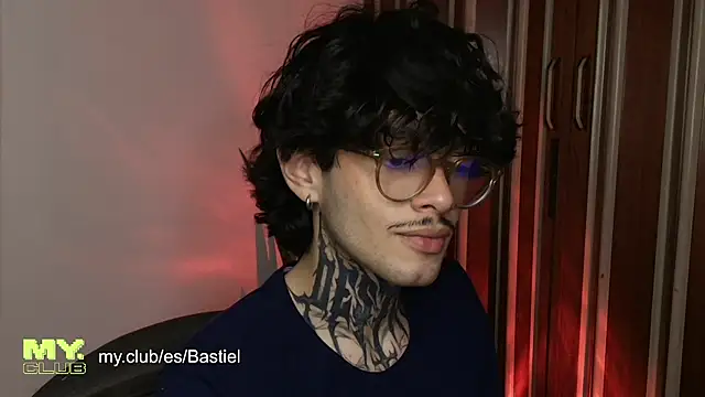 Snapshot of Mihail_leroy chatting on 03-31-26, 01:40 Mihail leroy online show from 03-31-26, 01:40