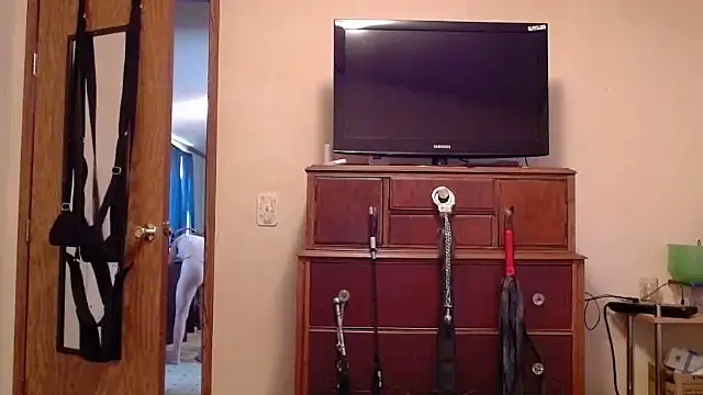 Snapshot of spicyphoenix chatting on 09-24-25, 06:11 spicyphoenix online show from 09-24-25, 06:11