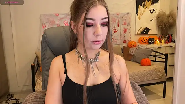 Yummy Jane online show from 10-28-25, 01:20