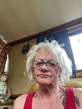 Snapshot of ladyboatlady chatting on 04-23-26, 06:21 ladyboatlady online show from 04-23-26, 06:21