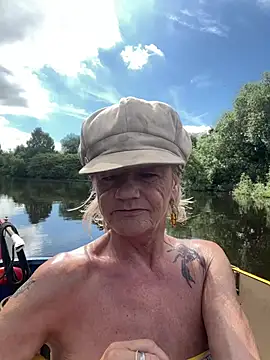 Snapshot of ladyboatlady chatting on 06-19-26, 09:13 ladyboatlady online show from 06-19-26, 09:13