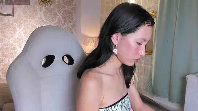 LilyThea online show from 11-16-25, 10:04