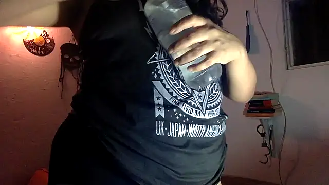 Snapshot of indomitaFox chatting on 10-10-25, 03:16 indomitaFox online show from 10-10-25, 03:16