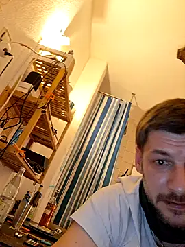 Snapshot of a7ex chatting on 12-28-24, 02:01 a7ex online show from 12-28-24, 02:01