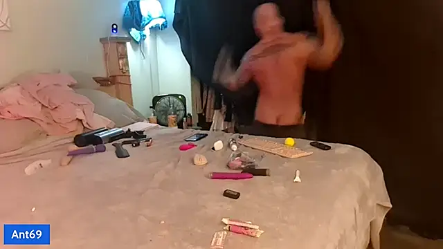 AntMeich6969 online show from 10-18-25, 03:02